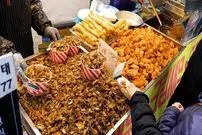 ببینید| غذای خیابانی در کره؛ خرچنگ سوخاری و ماهی مرکب سرخ شده در اینچئون