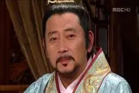 عکس| سفر زمان؛ «امپراتور گوموآ» در کنار همسر و پسرش؛ 6 سال بعد از سریال «جومونگ»