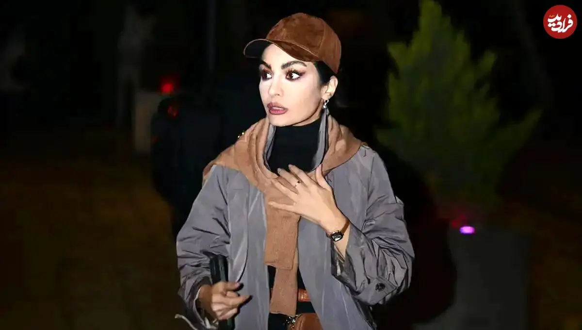 تصاویر؛ خستگی در کردن صحرا اسدالهی با قهوه؛ استایل راحت بازیگر بعد از تئاتر