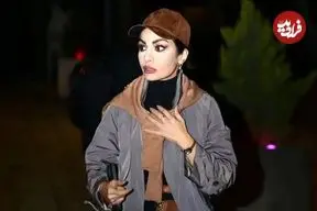 تصاویر؛ خستگی در کردن صحرا اسدالهی با قهوه؛ استایل راحت بازیگر بعد از تئاتر