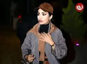 تصاویر؛ خستگی در کردن صحرا اسدالهی با قهوه؛ استایل راحت بازیگر بعد از تئاتر