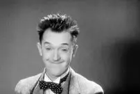 عکس| سفر در زمان؛ «استن لورل» به همراه دختر خردسال اش لوئیس؛ سال 1308