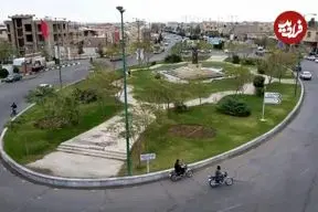 عکس| سفر به ایران قدیم؛ زن و مرد «کجاوه‌سوار» در نزدیکی شهر کاشان در دوران قاجار