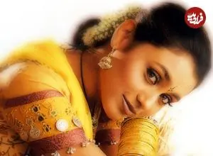 عکس| سفر در زمان؛ «رانی موکرجی ستاره بالیوود» در مراسم رونمایی از یک خودرو در دهلی نو؛ سال 1386