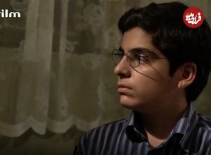 عکس؛ سفر در زمان؛ «جواد» سریال بچه مهندس 2 در کنار پدر، مادر و برادرش؛ سال 1401