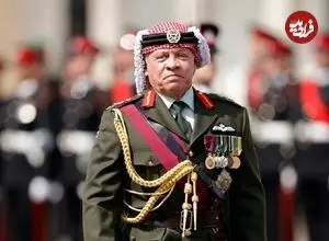 عکس| سفر در زمان؛ «ملک عبدالله دوم، پادشاه اردن» در حال سخنرانی در هتل دو ویل در پاریس؛ سال 1377