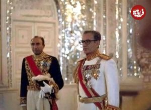 سفر در زمان؛ یادداشت‌های علم، شنبه ۴ شهریور ۱۳۵۱: شاه سوءظن عجیبی به همه چیز دارد