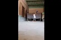 (ویدئو) این پسربچه 4 ساله، بتمن کریکت هند شد!