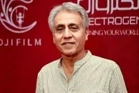 عکس| سفر در زمان؛ «بیژن امکانیان» در دوران جوانی و در کنار پدر و مادرش؛ دهه 60