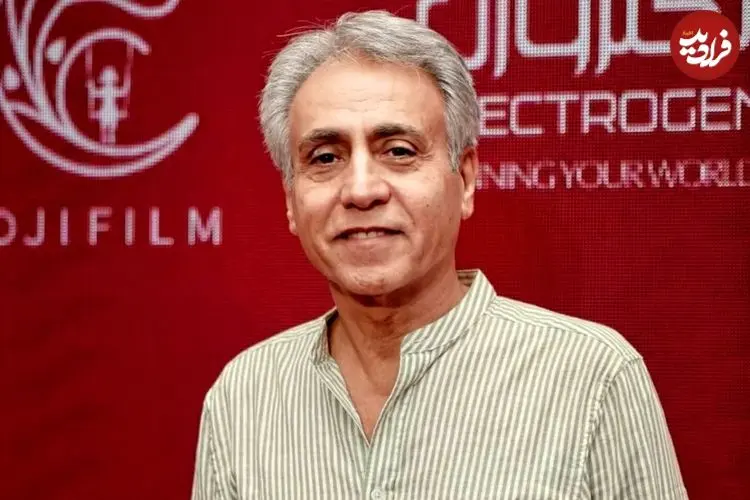 عکس| سفر در زمان؛ «بیژن امکانیان» در دوران جوانی و در کنار پدر و مادرش؛ دهه 60