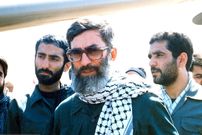 عکس؛ سفر به تاریخ؛ «رهبر انقلاب» در کنار مادرشان «بانو خدیجه میردامادی»؛ دهۀ 1360