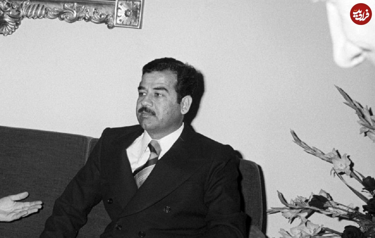 عکس| سفر در زمان؛ «صدام» در حال پیاده شدن از هواپیما در مراکش؛ سال 1353