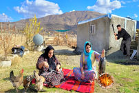 ببینید؛ غذای روستایی در کردستان؛ پخت ماهی شکم پر و ماهی کبابی