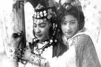 عکس‌های تاریخی از «دختران رقصندۀ صحرا»؛ بیش از یک قرن قبل