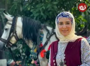 عکس| سفر در زمان؛ «نجمه» سریال سوجان در حاشیه یک مراسم گیلانی؛ سال 1401