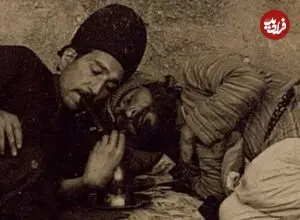 عکس| سفر زمان؛ شش مرد تریاکی در حال نشئگی در یک خرابه در تهران؛ 130 سال قبل