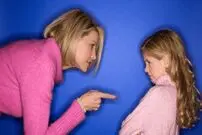 ۵ نشانه پنهان که می گویند در دوران کودکی دچار تروما شده اید