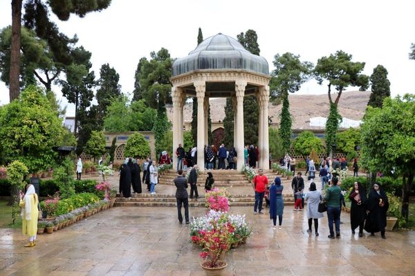 فال حافظ امروز یکشنبه 15 تیر ماه 1404 