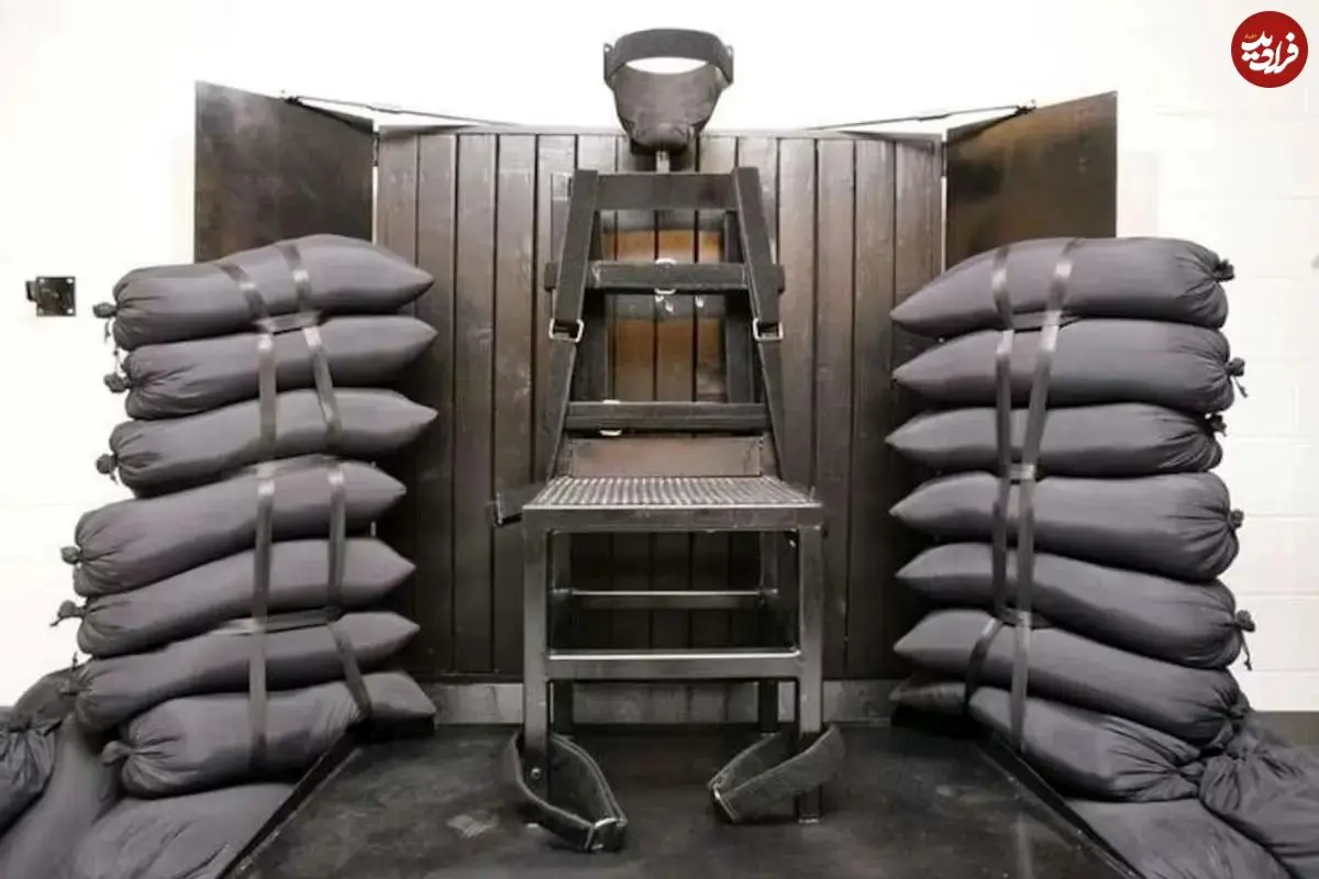 عکس؛ اعدام با جوخه آتش در آمریکا؛ مردی که با خون قربانیانش پیام می‌نوشت