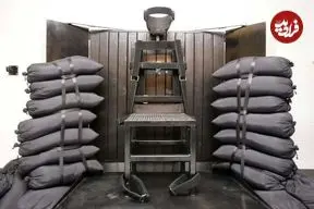 عکس؛ اعدام با جوخه آتش در آمریکا؛ مردی که با خون قربانیانش پیام می‌نوشت