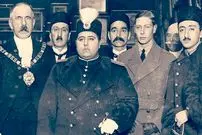 عکس؛ سفر در زمان؛ روایت یک تصویر تاریخی؛ وقتی آخرین شاه قاجار کنار پادشاه آینده بریتانیا ایستاد