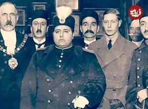 عکس؛ سفر در زمان؛ روایت یک تصویر تاریخی؛ وقتی آخرین شاه قاجار کنار پادشاه آینده بریتانیا ایستاد