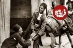 عکس| سفر زمان؛ «پیرمرد مرغ فروش» با لباس های مندرس و الاغ اش در دوره قاجار