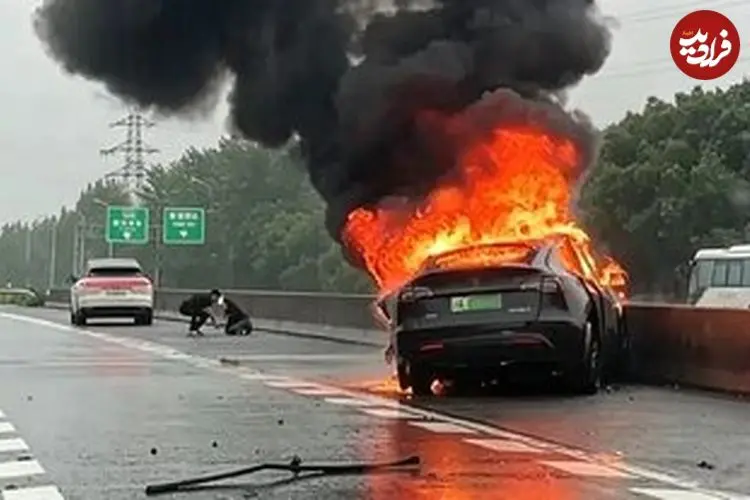 نجات راننده تسلا از دل آتش؛ امنیت برقی‌ها دوباره زیر سوال رفت