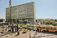 (عکس) تهران قدیم؛ «تیپ عابران و ظاهر خودروها در میدان توپخانه» در دهه 30