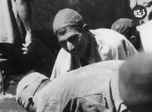 عکس| سفر زمان؛ مردان ایرانی در حال شستن قالی در چشمه‌علی شهرری؛ سال 1313