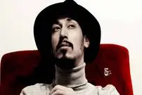 عکس| سفر زمان؛ «بهرام افشاری» در کنار امین حیایی و لیندا کیانی در پشت‌صحنه «چشم و گوش بسته»