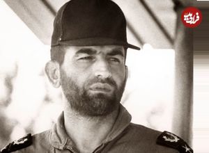 عکس؛ سفر به تاریخ؛ «شهید عباس بابایی» با پای برهنه در دستۀ عزاداری محرم