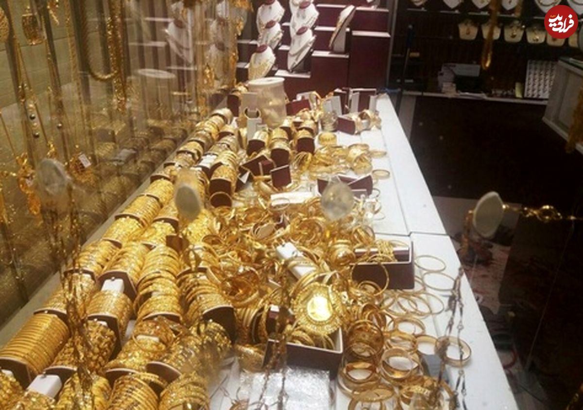 (ویدئو) سرقت از طلا فروشی ایرانی در کانادا با بیل!