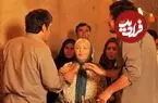 ببینید| چهره روز؛ گریه ها و صحبت های «مینا جعفرزاده» در مراسم تشییع اکبر عبدی