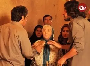 ببینید| چهره روز؛ گریه ها و صحبت های «مینا جعفرزاده» در مراسم تشییع اکبر عبدی