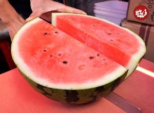 ببینید؛ نگاهی نزدیک به برش زدن هندوانه، طالبی و آناناس به روش فروشنده کره ای