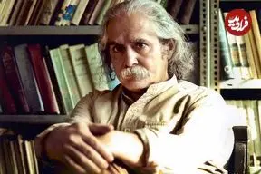 عکس| سفر در زمان؛ «مهدی اخوان ثالث» در کنار مزار «صادق هدایت» در پاریس؛ دهه 60