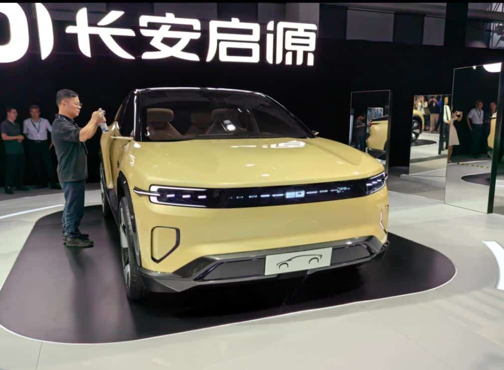 (تصاویر) این خودروی چینی همزمان یک وانت و یک شاسی‌بلند است!