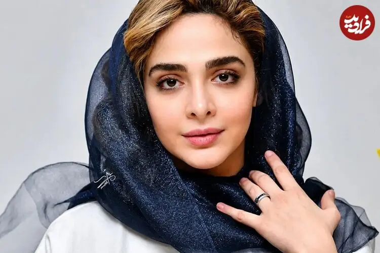 عکس| چهره روز؛ «المیرا دهقانی» با تیپ اسپرت در یک کافه