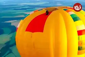 ببینید| پرش تاریخی با دوچرخه از بالن در ارتفاع ۹۰۰ متری