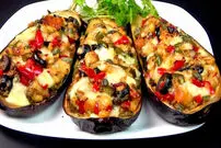 (ویدئو) طرز تهیه یک غذای ایتالیایی خوشمزه با 2 بادمجان و فلفل دلمه ای 