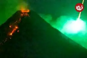 عکس| انفجار زمرد فضایی بر فراز آتشفشان؛ لحظه‌ای که چشم جهان را خیره کرد