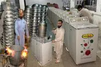 ببینید| پاکستانی ها چگونه ماشین لباسشویی را  در کارگاه تولید می کنند؟