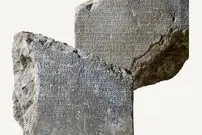 کشف سند 2200 سالۀ «اجاره زمین» که بر روی سنگ حکاکی شده است
