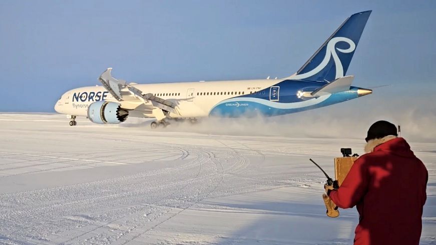 (ویدیو) فرود تاریخ‌ساز «بوئینگ 747» بر روی یخ‌های قطبی