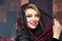 عکس| سفر زمان؛ چهرۀ متفاوت «صدف اسپهبدی» در پشت‌صحنه یک تئاتر