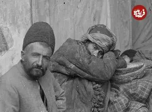 عکس| سفر زمان؛ تصویری از یک مغازه خوار و بار فروشی در تهران دوران قاجار