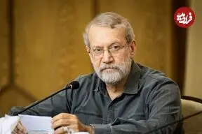 عکس| سفر زمان؛ علی لاریجانی در حال روبوسی با رهبر شهید؛ سال 77