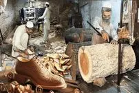 ببینید| فرآیند دیدنی ساخت قالب های چوبی برای تولید کفش در کارگاهی در پاکستان