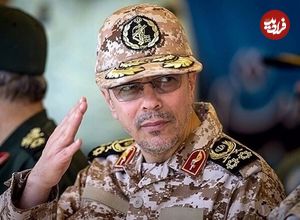 عکس؛ سفر به تاریخ؛ «سرلشکر باقری» 20 ساله در حال خواندن دعا در جبهه